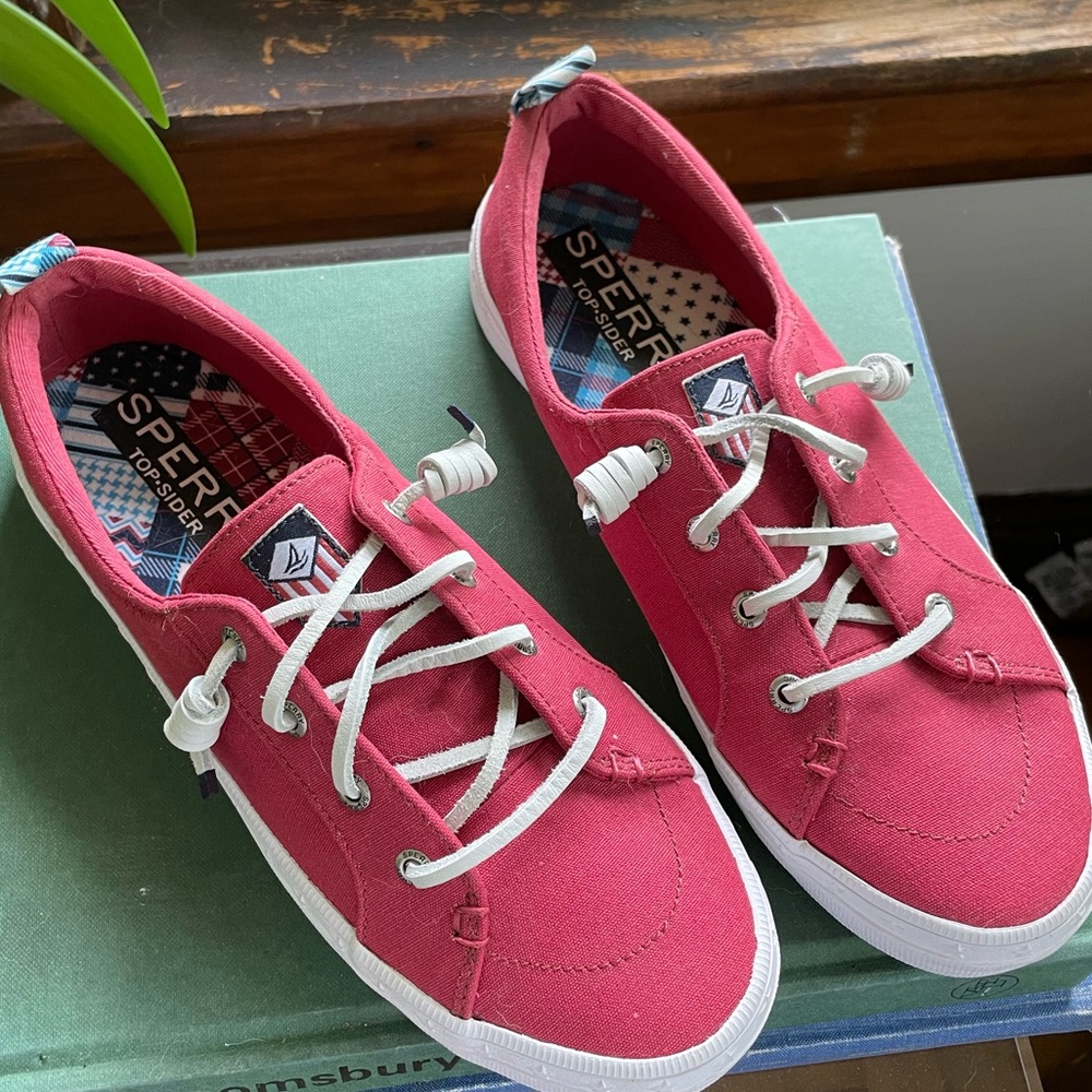 NEW SPERRY TOPSIDER RED CANVAS AMERICANA SNEAKERS WITH STAR DETAIL SIZE 7